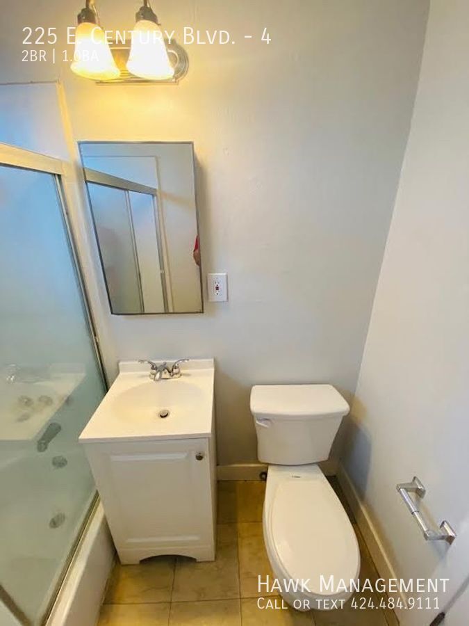 Charming 2-Bedroom Gated Apartment in South LA property image