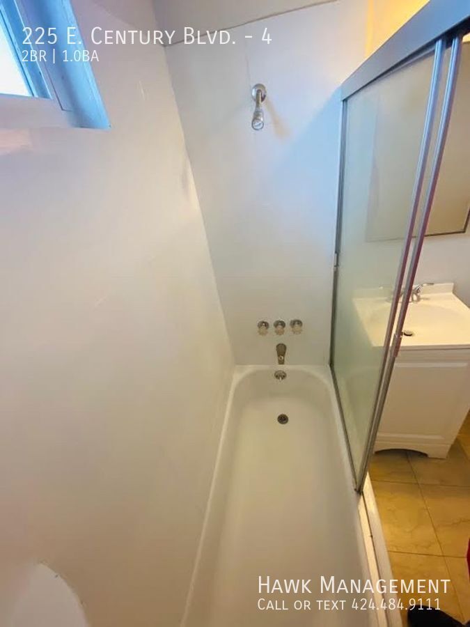 Charming 2-Bedroom Gated Apartment in South LA property image