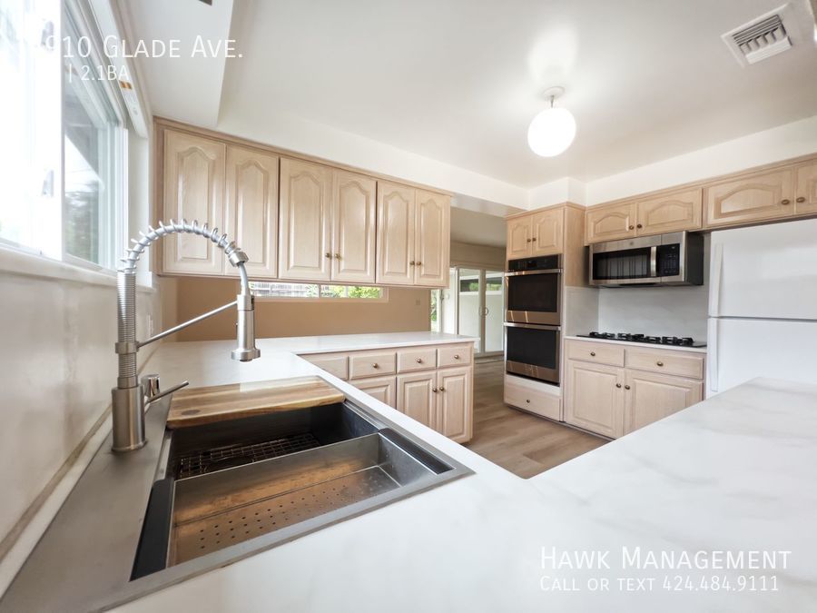 LOCATION, LOCATION, LOCATION! Charming 4-Bedroom Home in Desirable Woodland Hills, CA property image