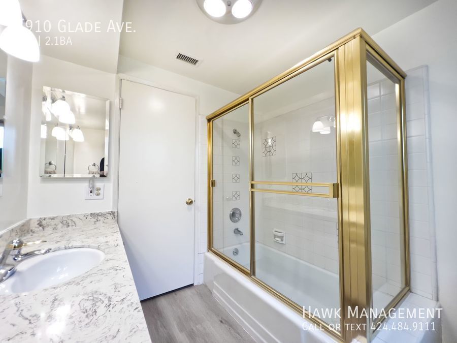 LOCATION, LOCATION, LOCATION! Charming 4-Bedroom Home in Desirable Woodland Hills, CA property image