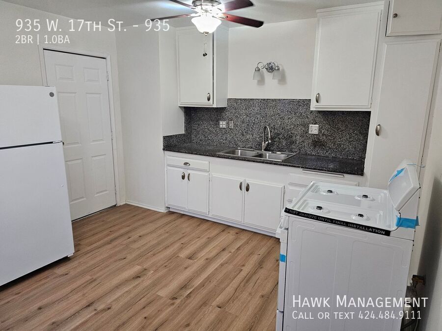 Comfortable 2-Bedroom Home with Garage & Additional Parking Available Now! property image