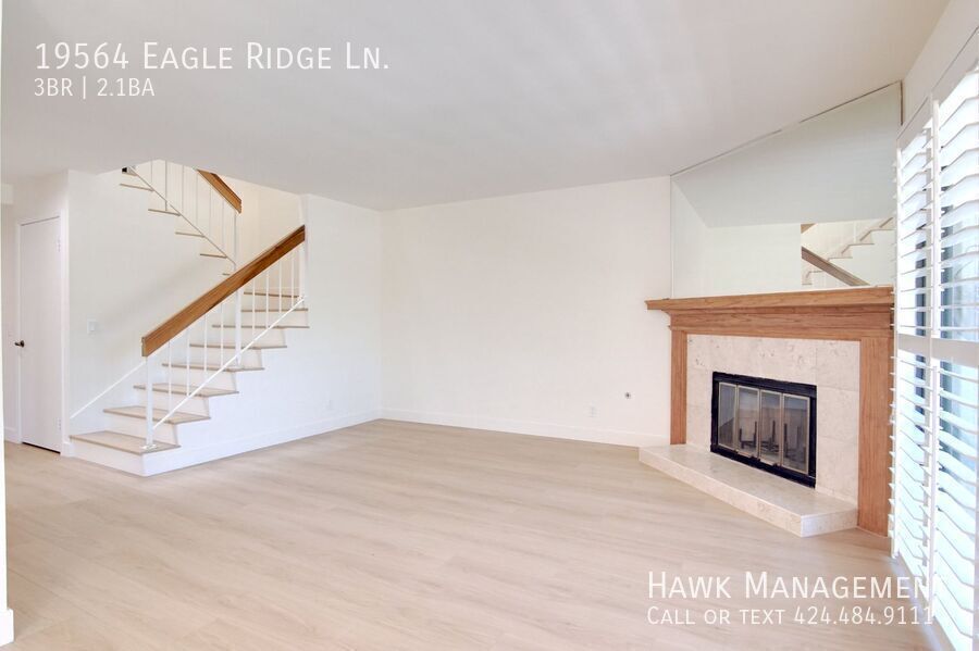 Beautiful 3BR/3BA in Gated Porter Ranch Estates property image