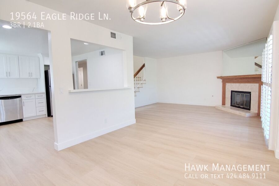 Beautiful 3BR/3BA in Gated Porter Ranch Estates property image