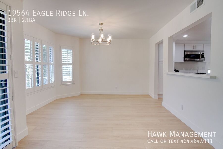 Beautiful 3BR/3BA in Gated Porter Ranch Estates property image