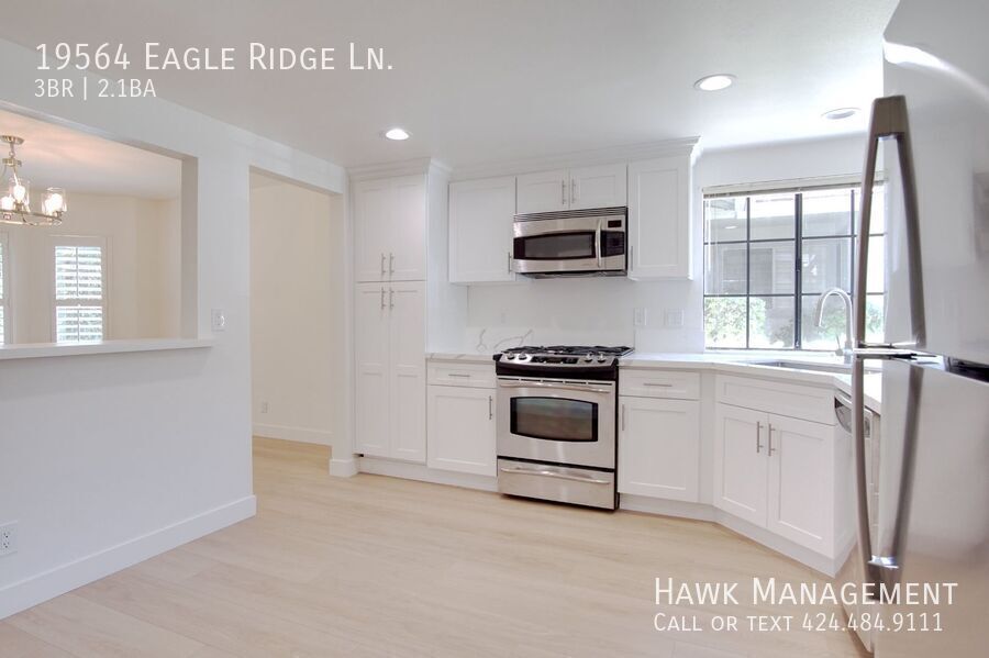Beautiful 3BR/3BA in Gated Porter Ranch Estates property image