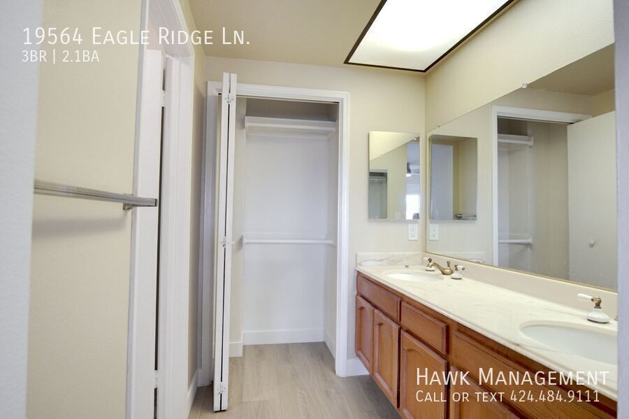 Beautiful 3BR/3BA in Gated Porter Ranch Estates property image