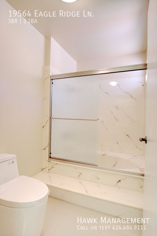 Beautiful 3BR/3BA in Gated Porter Ranch Estates property image