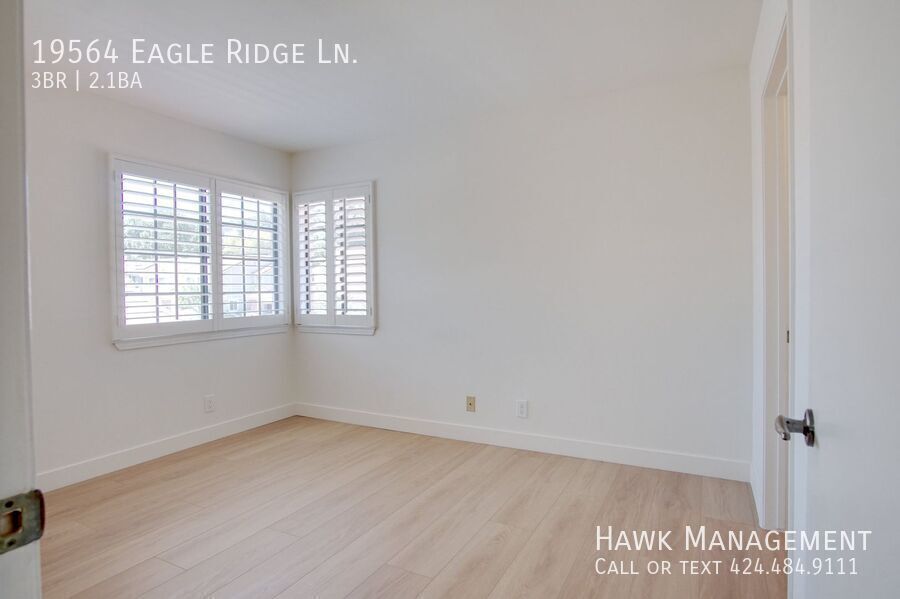 Beautiful 3BR/3BA in Gated Porter Ranch Estates property image