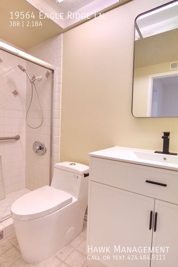 Beautiful 3BR/3BA in Gated Porter Ranch Estates property image
