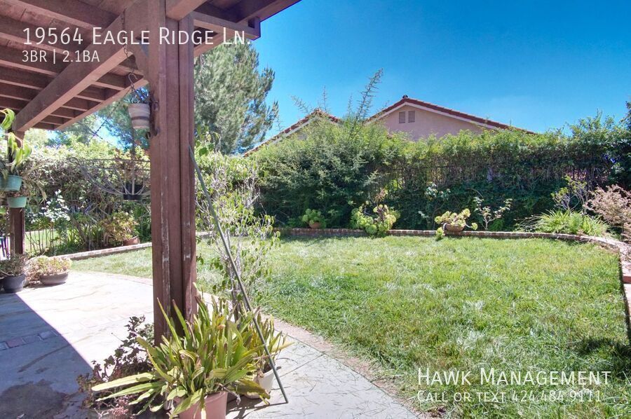 Beautiful 3BR/3BA in Gated Porter Ranch Estates property image