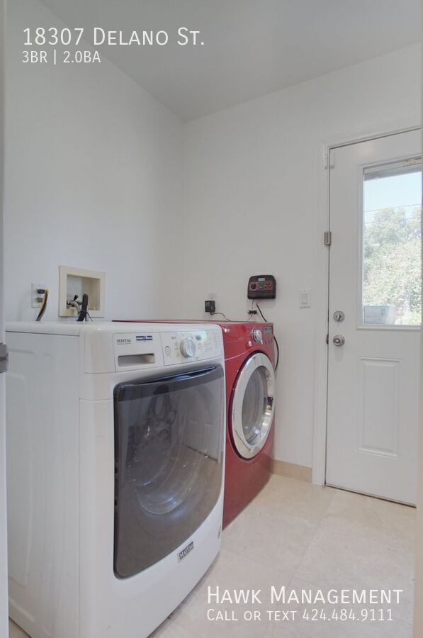 Beautiful 3 bedroom, 2 bathroom house in Tarzana. property image