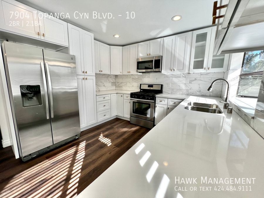 Gorgeous 2 Bedroom 2 1/2 Bath Condo With a Spacious Layout in Canoga Park! property image