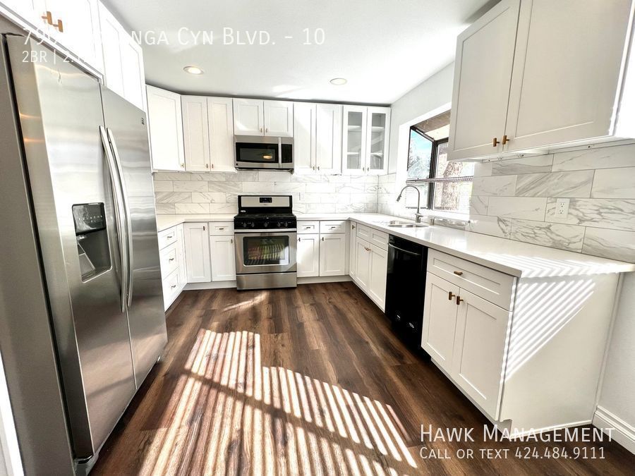 Gorgeous 2 Bedroom 2 1/2 Bath Condo With a Spacious Layout in Canoga Park! property image