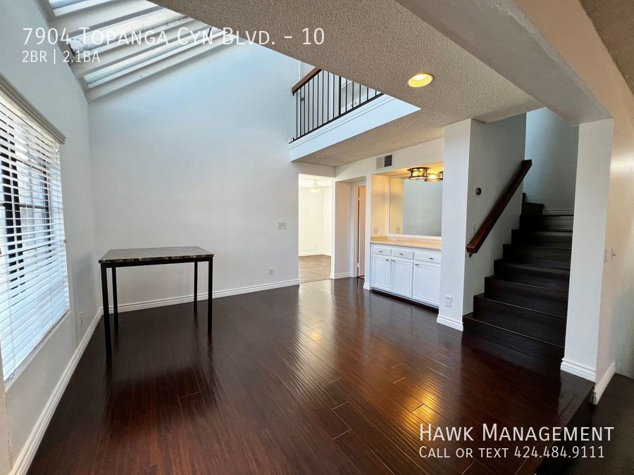 Gorgeous 2 Bedroom 2 1/2 Bath Condo With a Spacious Layout in Canoga Park! property image