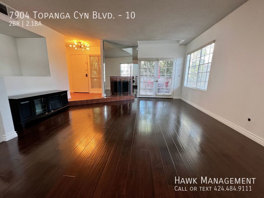 Gorgeous 2 Bedroom 2 1/2 Bath Condo With a Spacious Layout in Canoga Park! property image