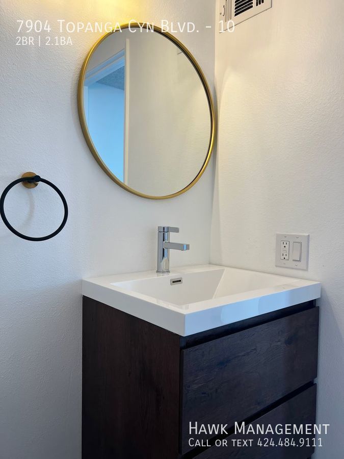 Gorgeous 2 Bedroom 2 1/2 Bath Condo With a Spacious Layout in Canoga Park! property image