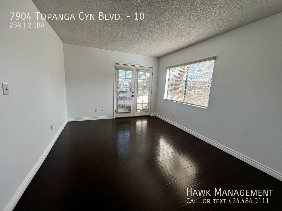 Gorgeous 2 Bedroom 2 1/2 Bath Condo With a Spacious Layout in Canoga Park! property image