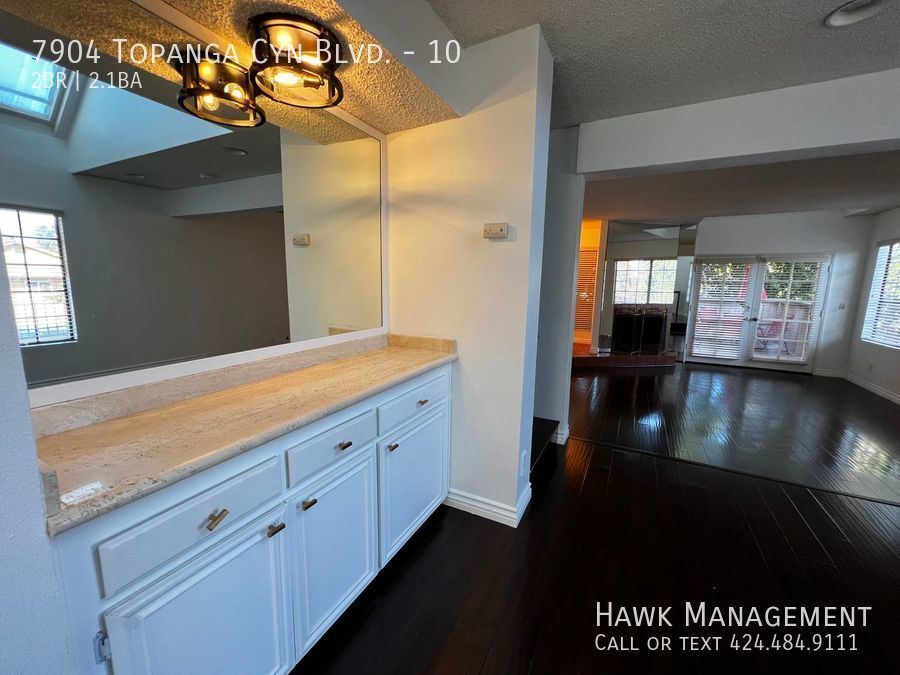 Gorgeous 2 Bedroom 2 1/2 Bath Condo With a Spacious Layout in Canoga Park! property image