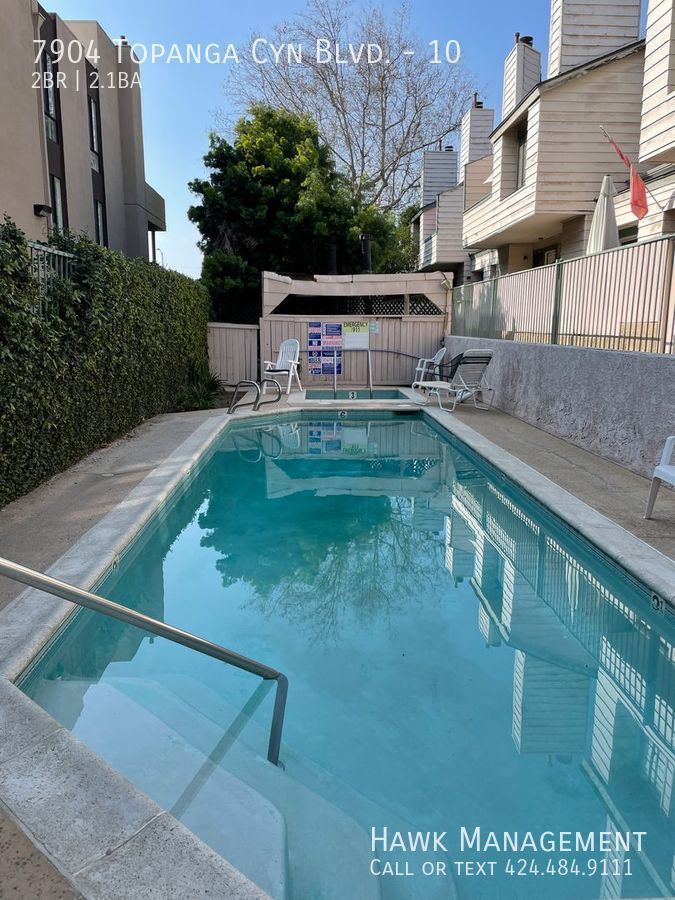 Gorgeous 2 Bedroom 2 1/2 Bath Condo With a Spacious Layout in Canoga Park! property image